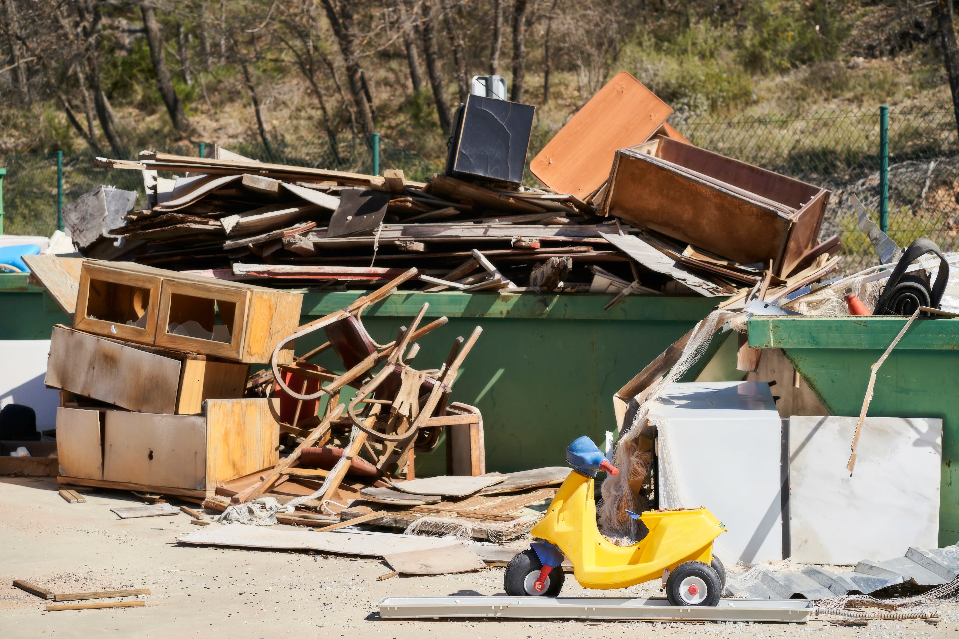 Junk Removal vs Dumpster Rental: Which Is the Right Choice?